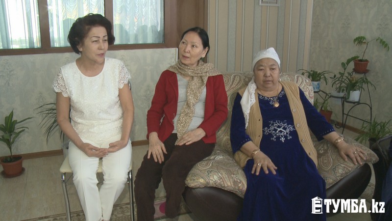 Бірнеше әйел бір мезгілде төрт аяққа тұрады